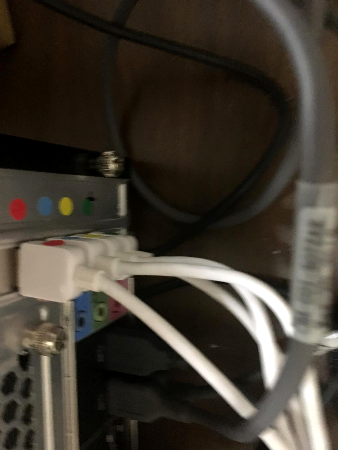 Colorado connection dots on the back of the computer and the USB hub cables to show where they need to be connected to each other.