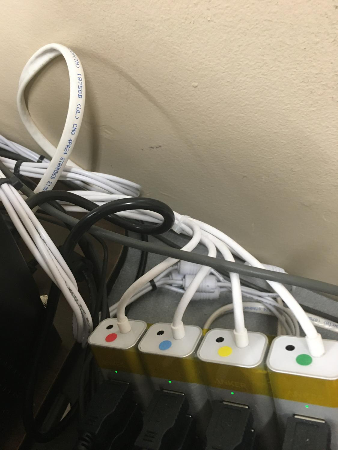 Colored connection dots on the top of the USB Hubs showing where they should be connected to the back of the computer.